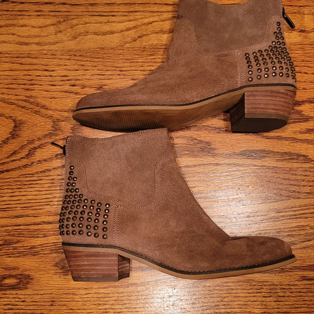 NWOT Marc Fisher Dark Tan Brown Genuine Suede Leather Studded Ankle Shoes Boots